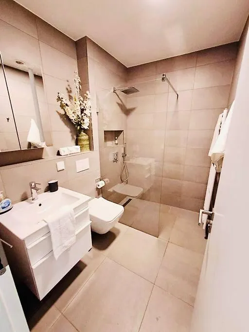 Garden View Luxury Flat With Terrace & Parking- Apartment Luxembourg
