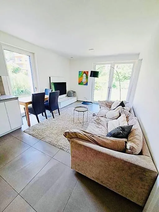 Garden View Luxury Flat With Terrace & Parking- location